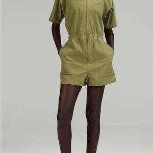 Lululemon lab Zip-Front Collared Romper
Bronze Green size 6